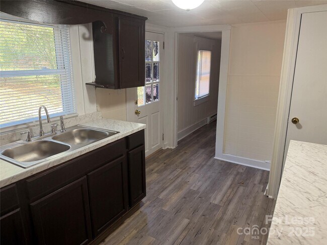 Building Photo - 826 Cantwell St