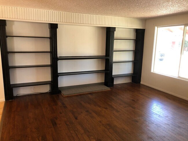 Building Photo - 3 bedroom 1 bath house in Eugene!