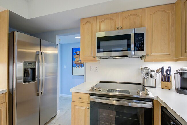 Building Photo - 120 S Ocean Blvd