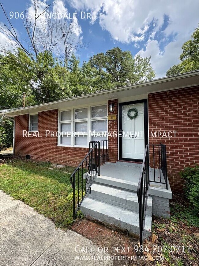 Building Photo - 906 Springdale Dr