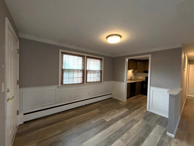 Building Photo - 27 Brewster Rd