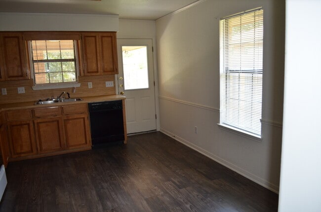 Building Photo - AFFORDABLE 2 BEDROOM DUPLEX IN HARKER HEIGHTS