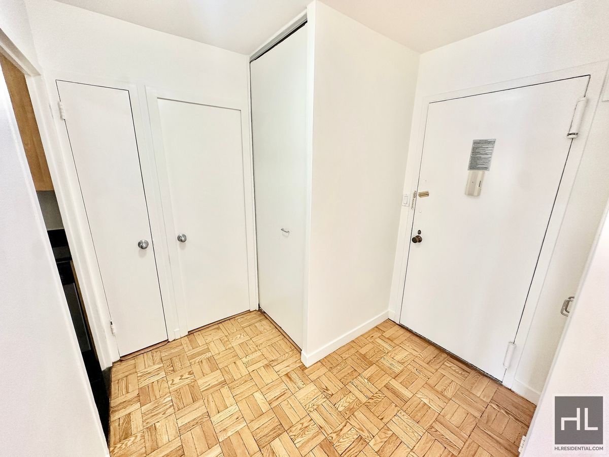 Building Photo - Fourth Avenue