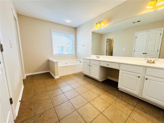 Building Photo - 8905 Friarbridge Dr