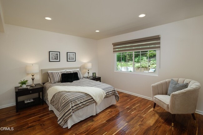 Building Photo - 1721 La Loma Rd