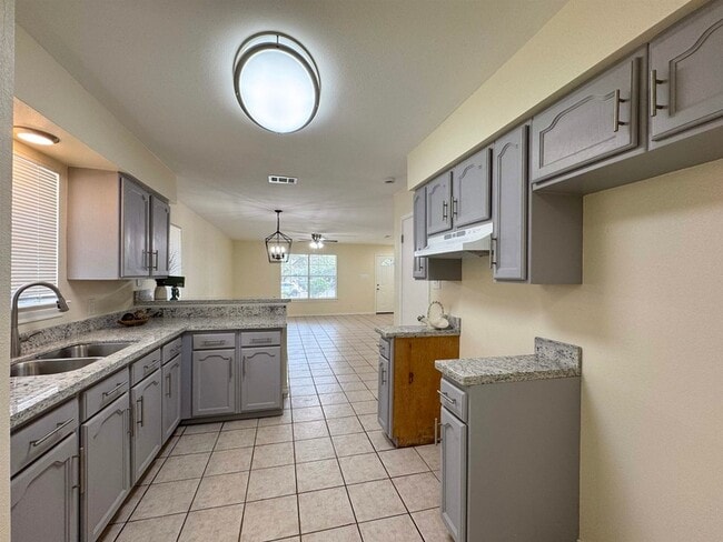 Building Photo - 304 Anthony Ln