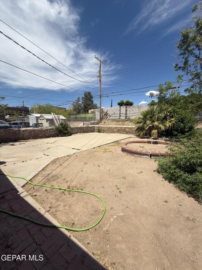 Building Photo - 6115 Tesuque Dr