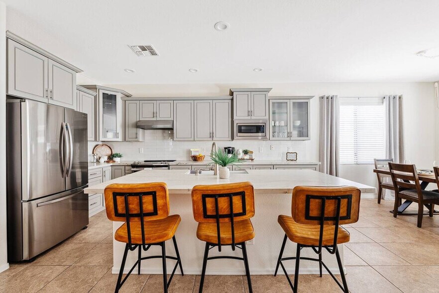 Building Photo - 2372 E Sequoia Dr