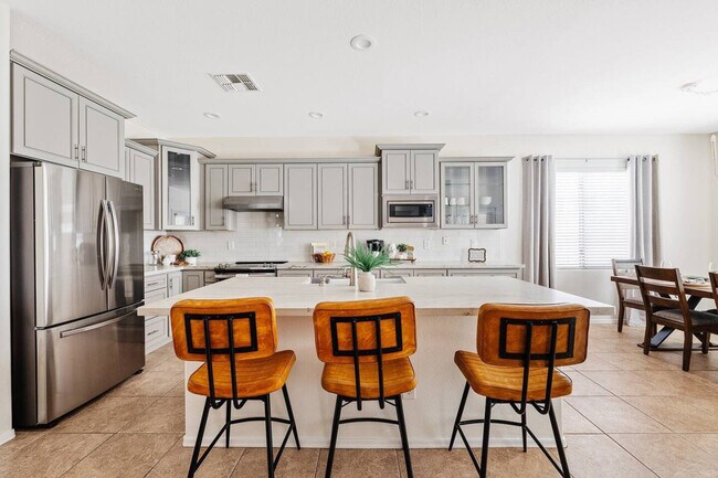 Building Photo - 2372 E Sequoia Dr