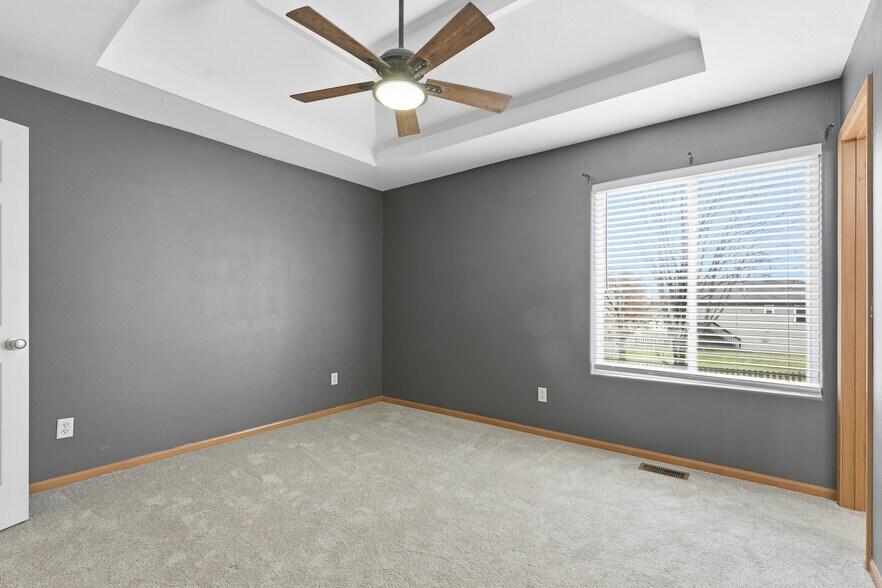 Building Photo - 11516 N Windsor Ave