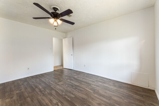 Building Photo - 15235 Heron Park Dr