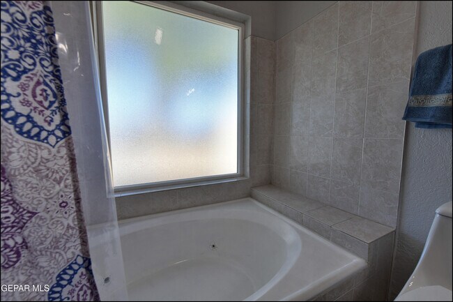 Building Photo - 609 Bristol Dr