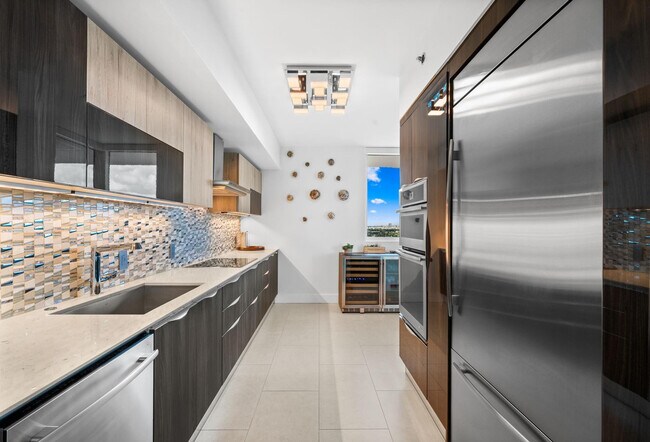 Building Photo - 101 S Fort Lauderdale Beach Blvd