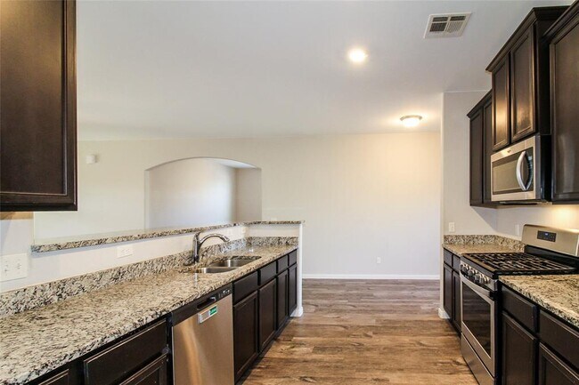 Building Photo - 320 E Georgia Terrace