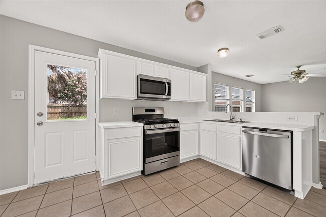 Building Photo - 19451 Nasworthy Dr