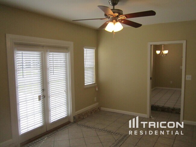 Building Photo - 1702 Sandy Hollow Loop