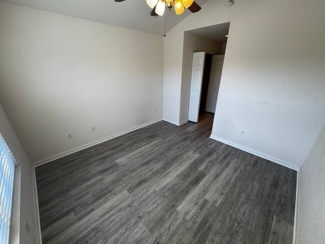 Building Photo - Beautiful 3BR/2.5BA Townhome with Water View in Fore Ranch