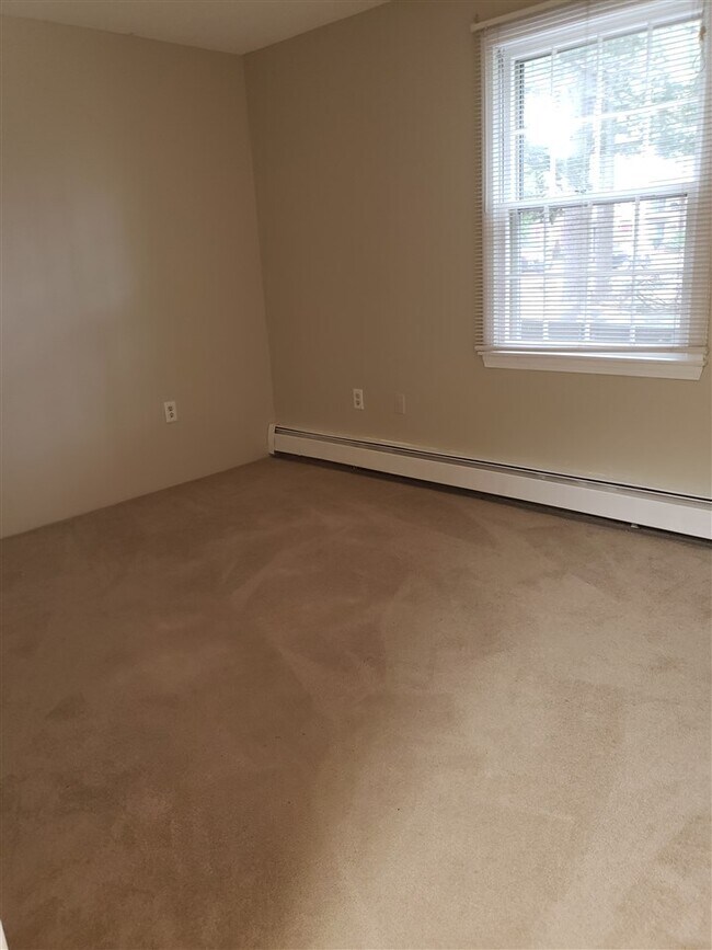 Building Photo - 3 Autumn Leaf Dr