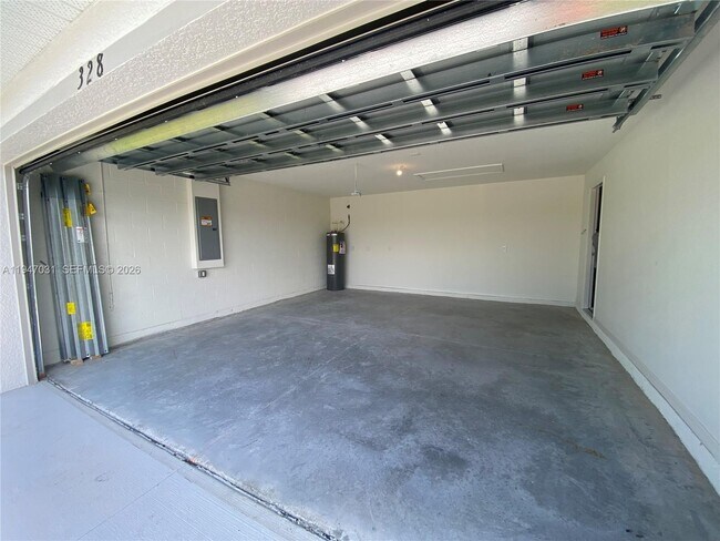 Building Photo - 328 NE 21st St