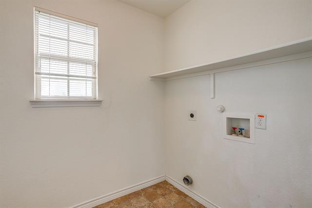 Building Photo - 14024 Esperanza Dr
