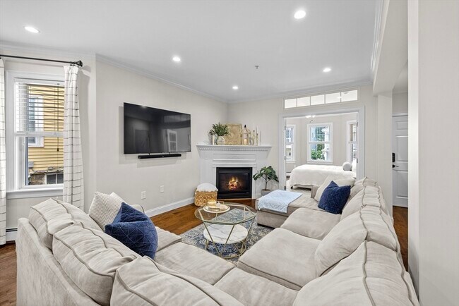 Building Photo - 465 Ashmont St