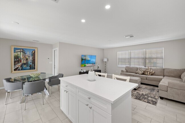 Building Photo - 4830 Cortez Cir