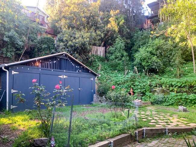 Building Photo - 2246 N Alvarado St