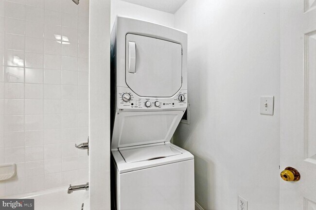 Building Photo - 817 T St NW