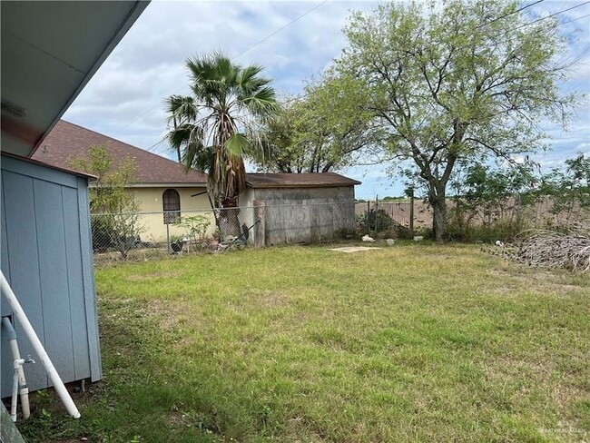 Building Photo - 1015 Martinez St