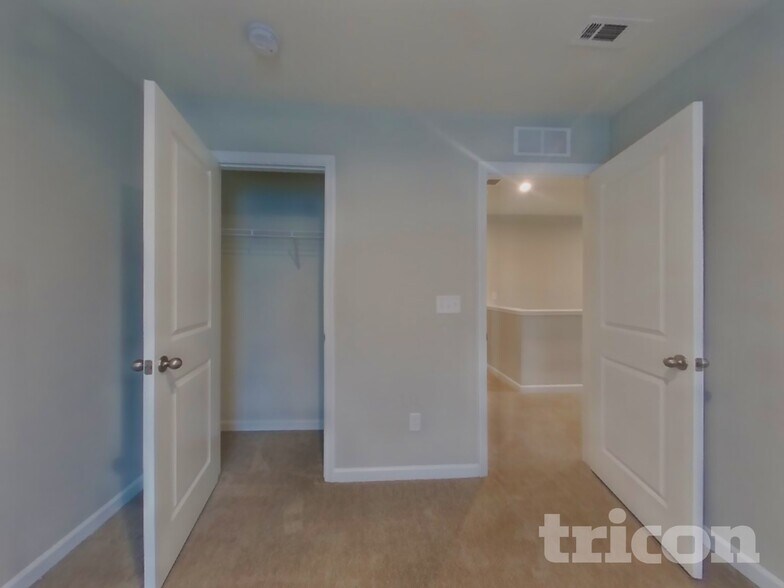 Building Photo - 1082 Suffolk Ln