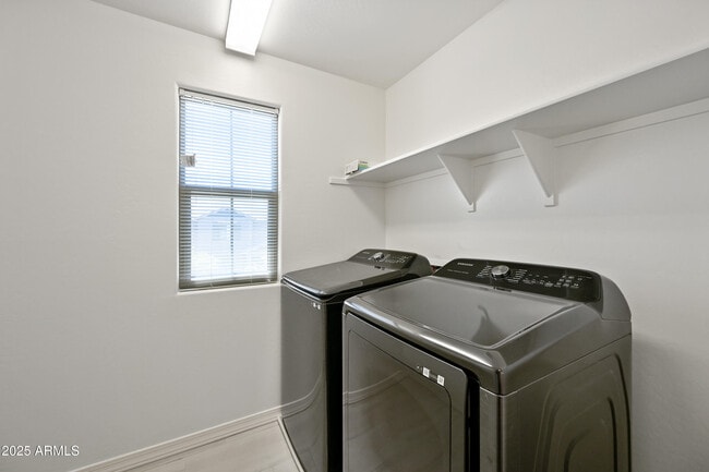 Building Photo - 4035 S 58th Ln