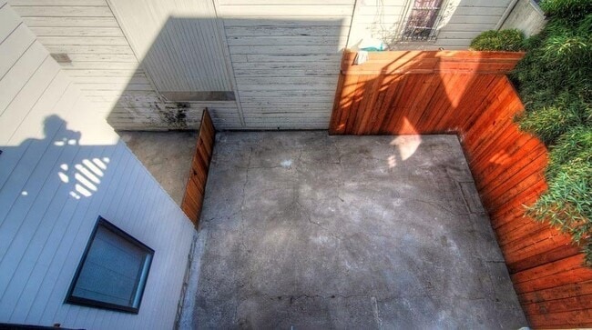Building Photo - 1373 Minna St