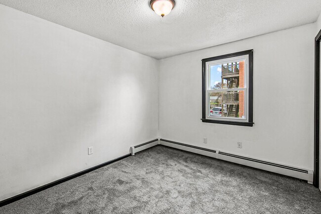 Building Photo - 220 Lasalle St