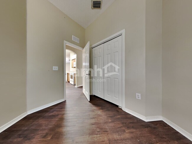 Building Photo - 4735 Roundview Ct