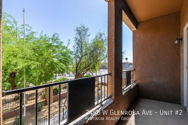 Building Photo - 2450 W Glenrosa Ave