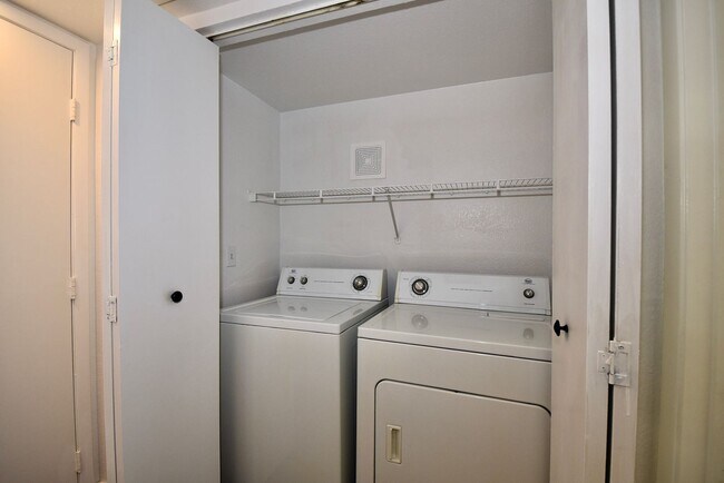 Building Photo - Move-In Ready Upgraded 1 Bed • 1 Bath Cond...