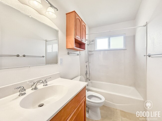 Building Photo - Beautiful 4BD/2BA W/ Large Backyard, AC, a...