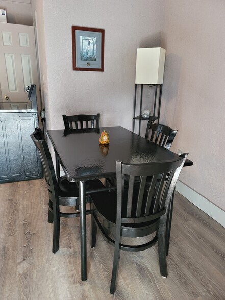 Building Photo - 5321 NE 29th St