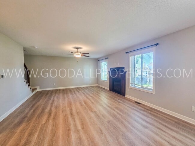 Building Photo - 885 Northview Dr
