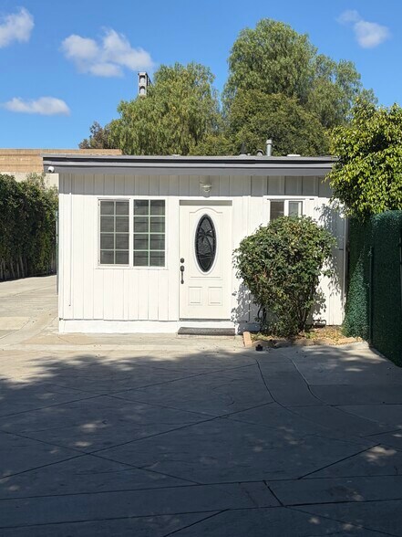 Building Photo - 8561 Orion Ave