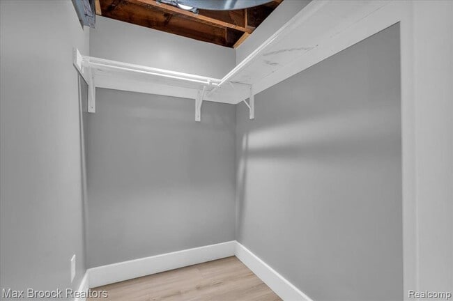 Building Photo - 1654 Giddings Rd