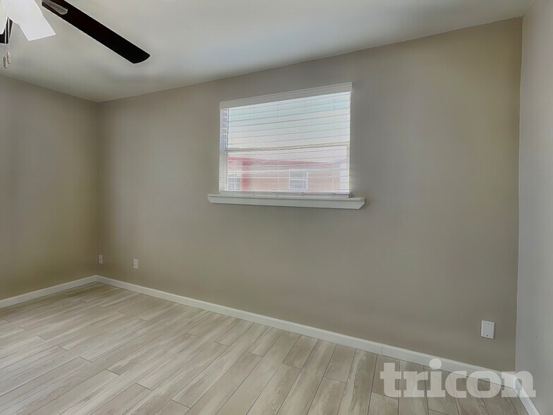 Building Photo - 5513 3rd Avenue Plaza W