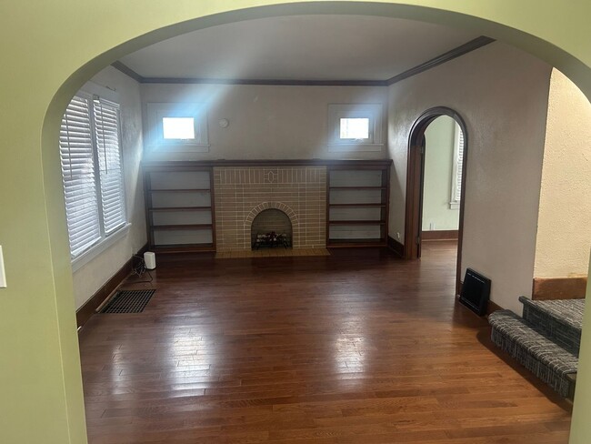 Building Photo - Charming 4BR House in Steubenville