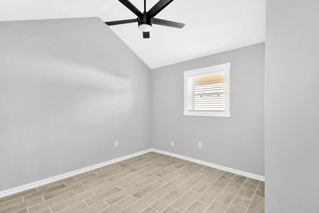 Building Photo - 551 1/2 Wildwood Way Ave