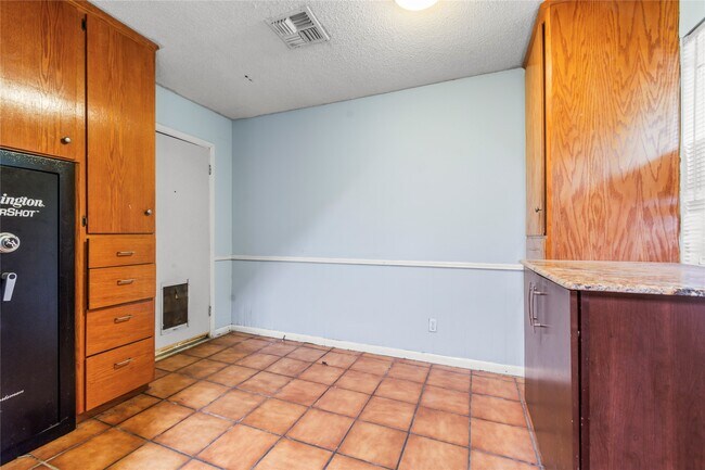 Building Photo - 8203 Braes River Dr