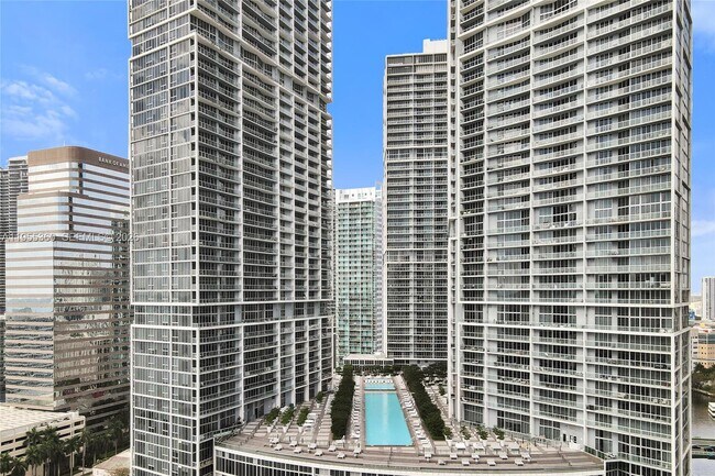 Building Photo - 495 Brickell Ave