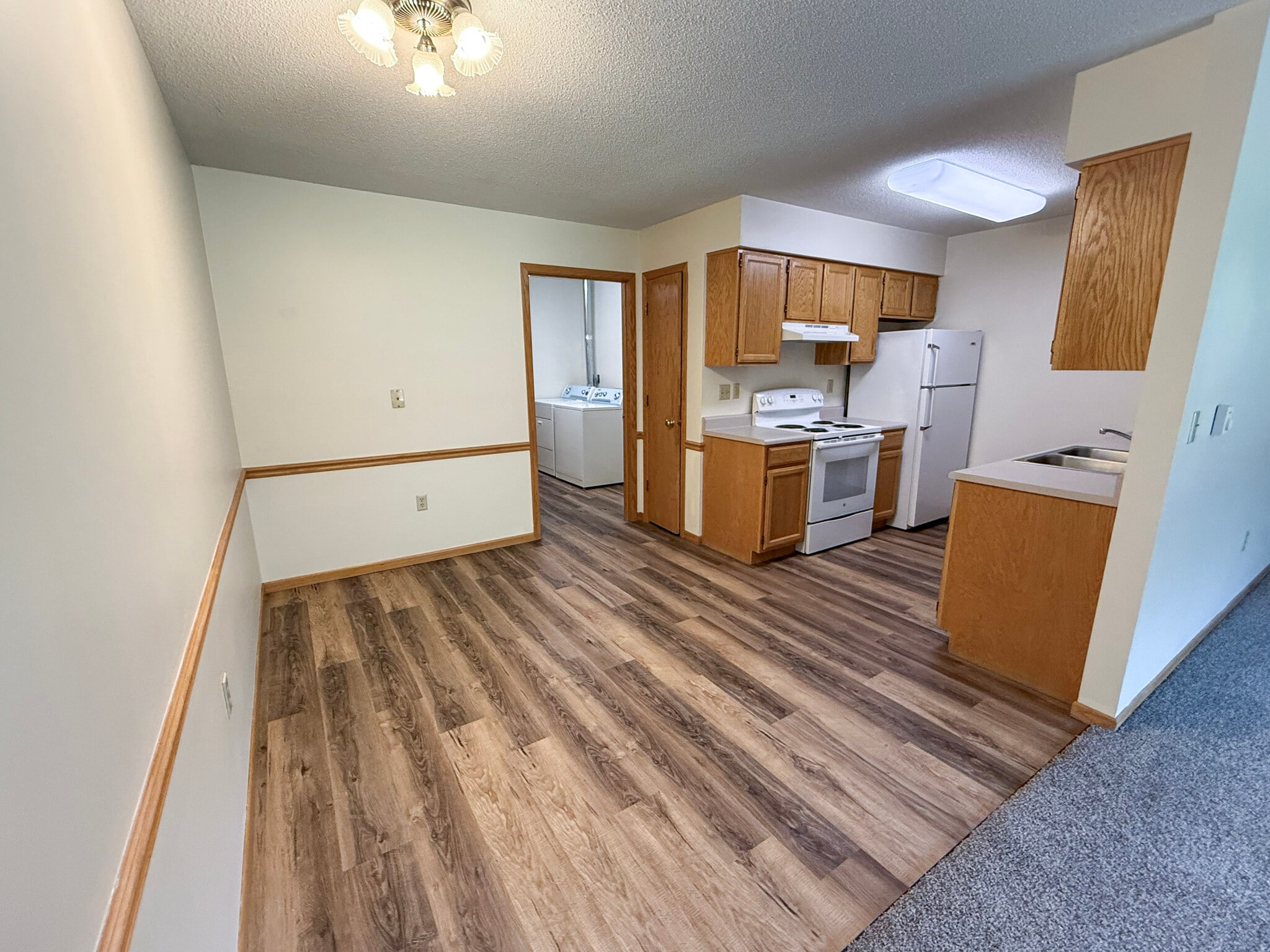 Building Photo - 345 Twin Oak Dr