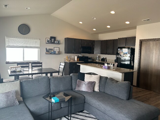 Building Photo - 4421 E Buckeye Ave