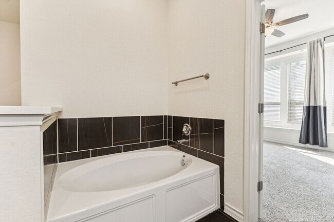 Building Photo - 12142 Buckaroo Ranch