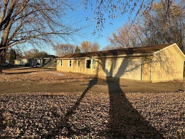 Building Photo - 205 NE 5th St